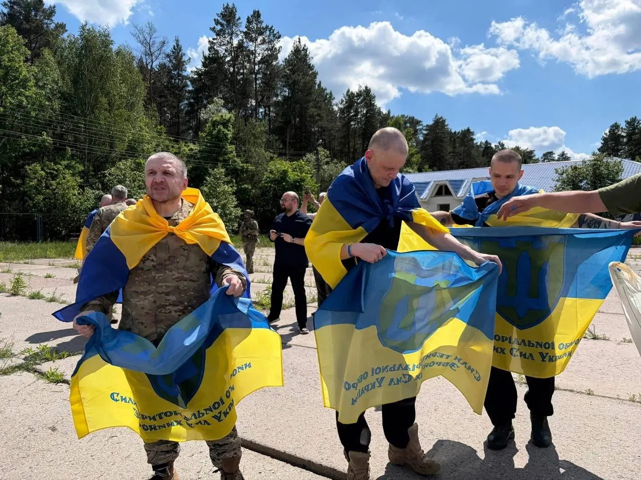 Одеська область зустрічає своїх: з неволі визволили дванадцятьох захисників