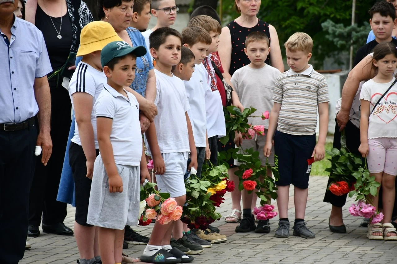Пам’ять крізь біль: у селі Табаки увічнили ім’я загиблого оператора БпЛА Віктора Сакали
