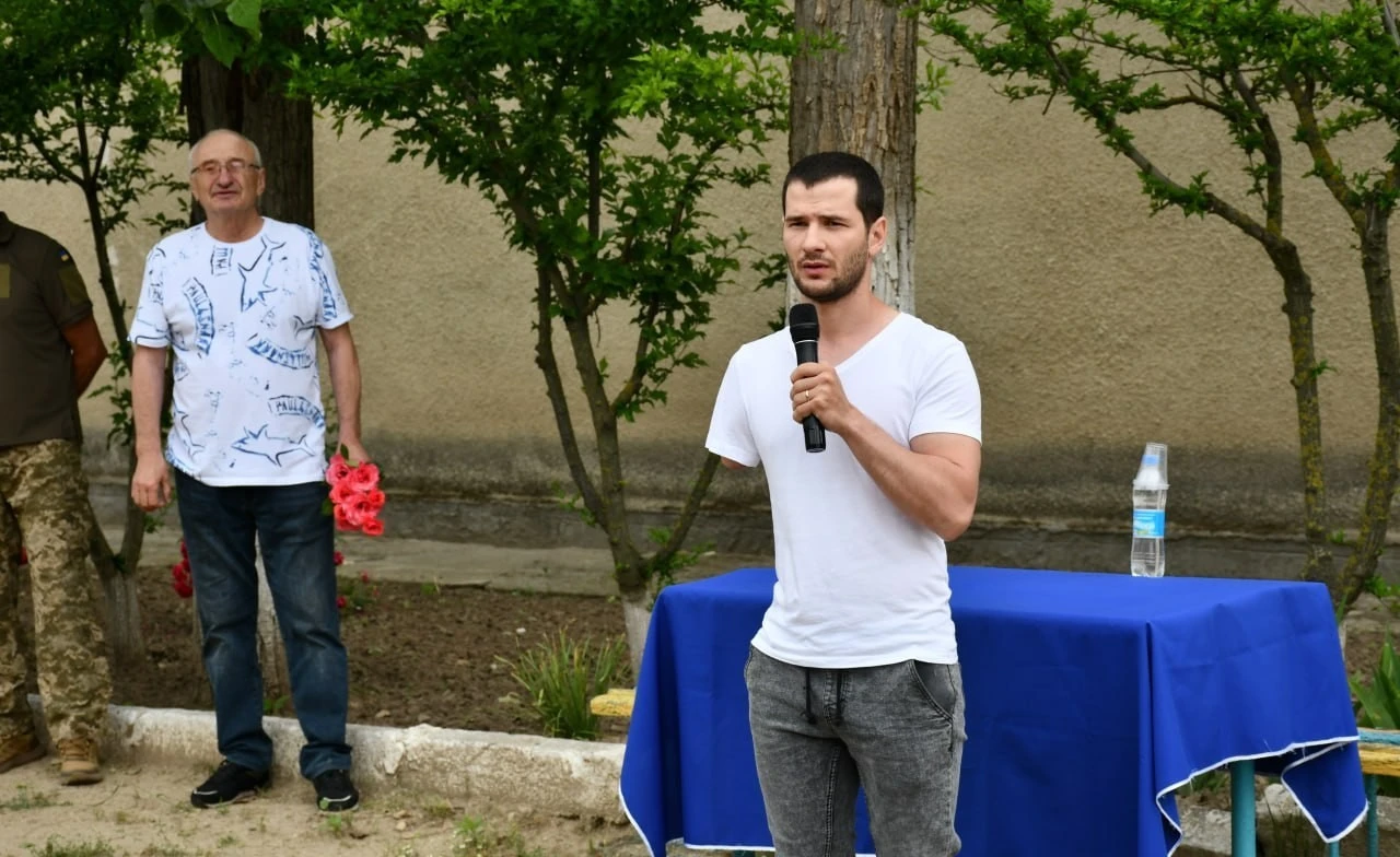 Пам’ять крізь біль: у селі Табаки увічнили ім’я загиблого оператора БпЛА Віктора Сакали