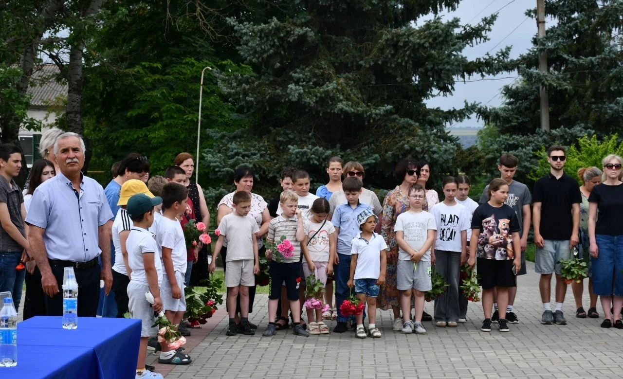 Пам’ять крізь біль: у селі Табаки увічнили ім’я загиблого оператора БпЛА Віктора Сакали