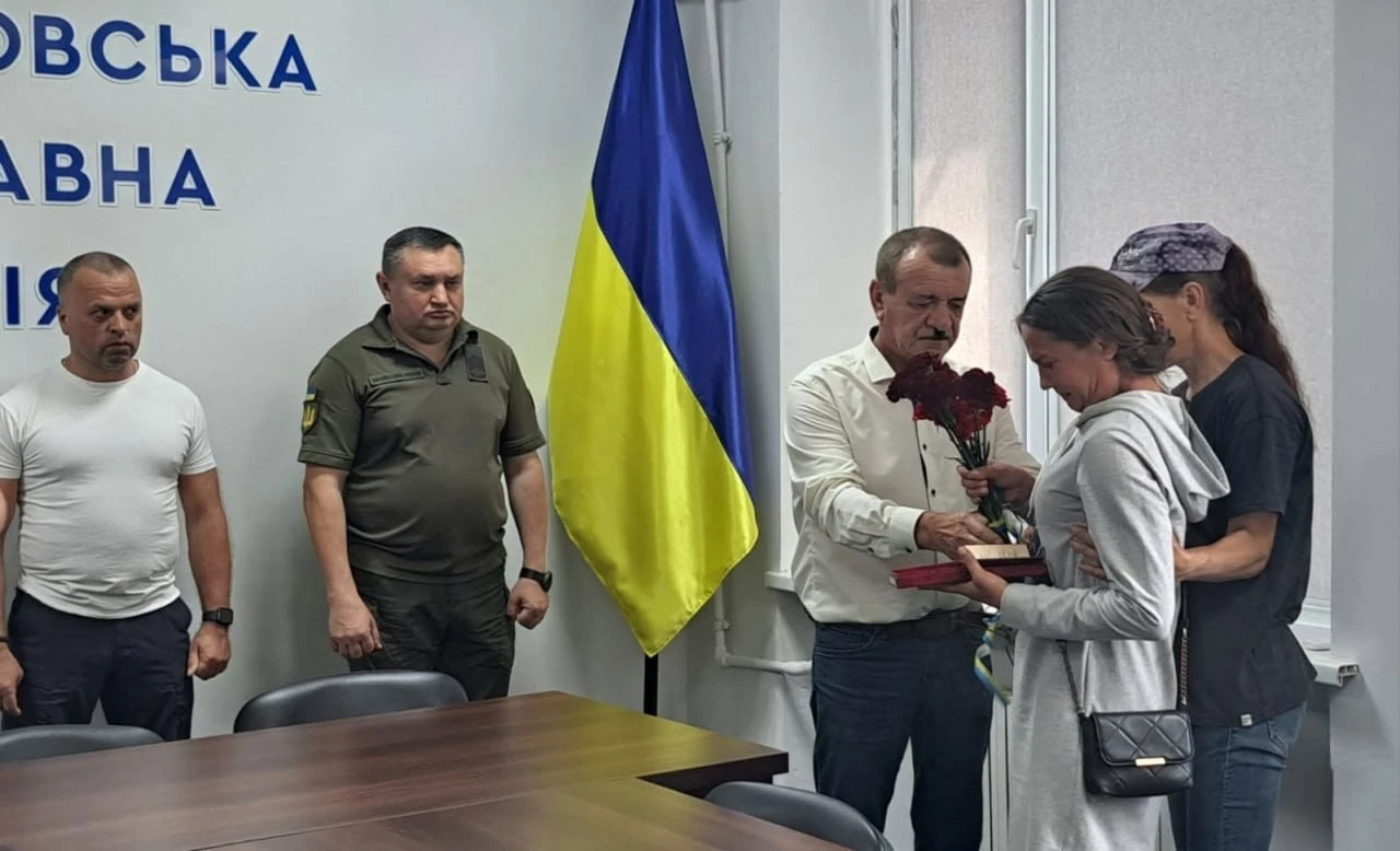 Ордени за мужність: у Білгород-Дністровському передали державні нагороди сім’ям двох полеглих захисників